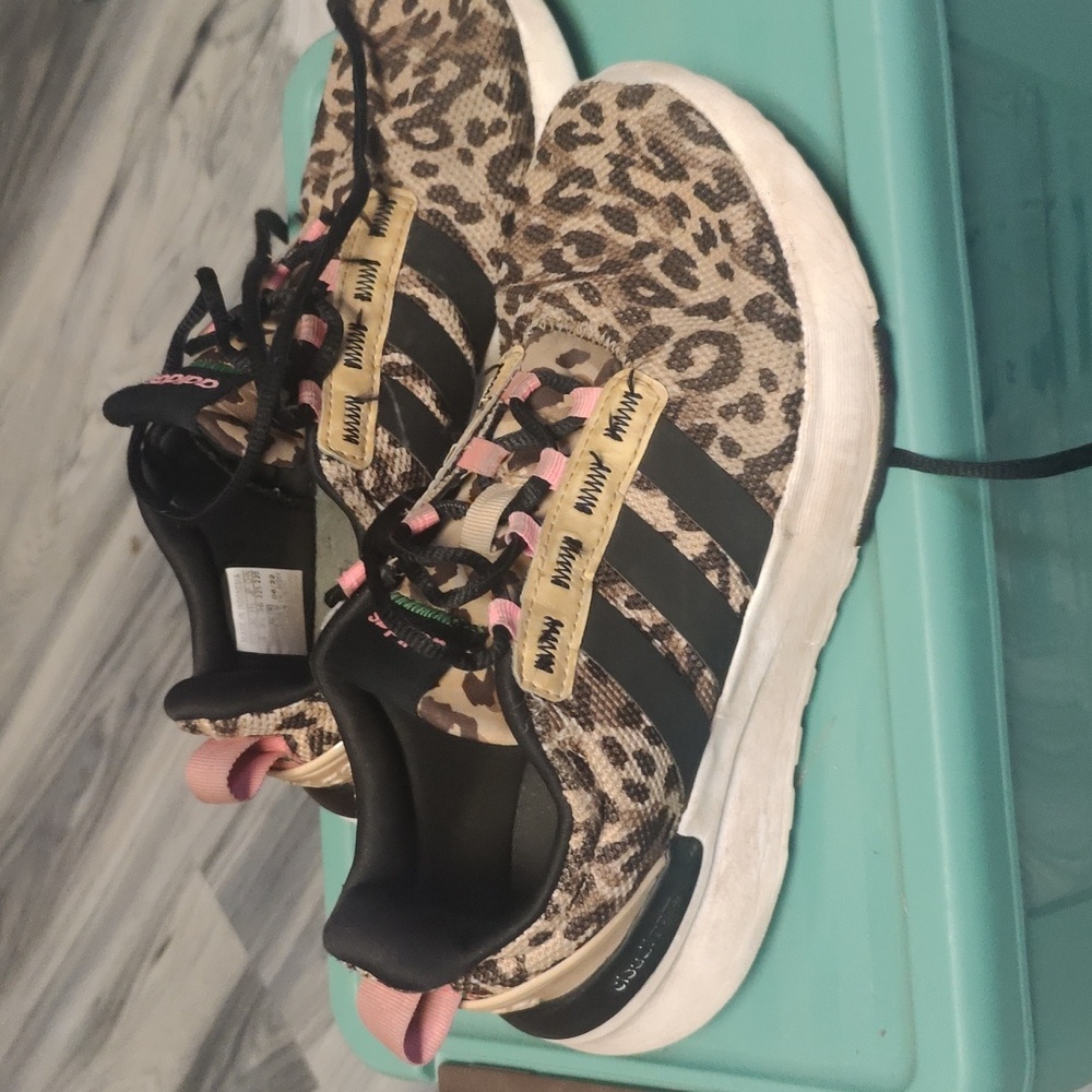 Adidas Sneakers